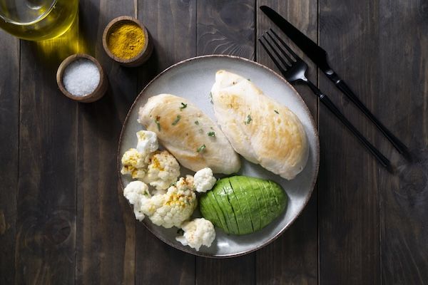 pollo avocado ingredienti di una dieta per aumentare massa muscolare senza ingrassare