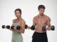 uomo e donna sportivi con pesi seguono piano sportivo e dieta per aumentare la massa muscolare senza ingrassare