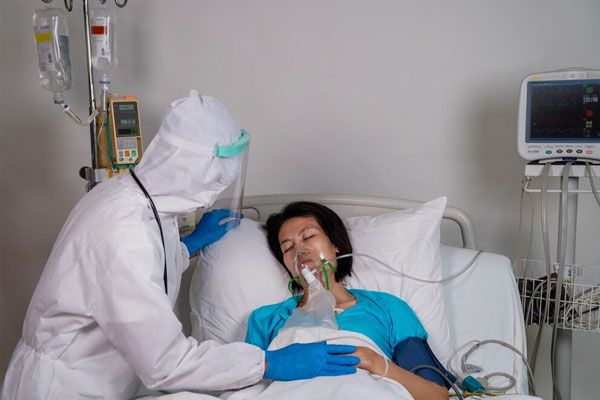 medico-che-cura-i-pazienti