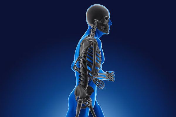 Medico maschio che corre, 3D, ginocchia scheletriche evidenziate