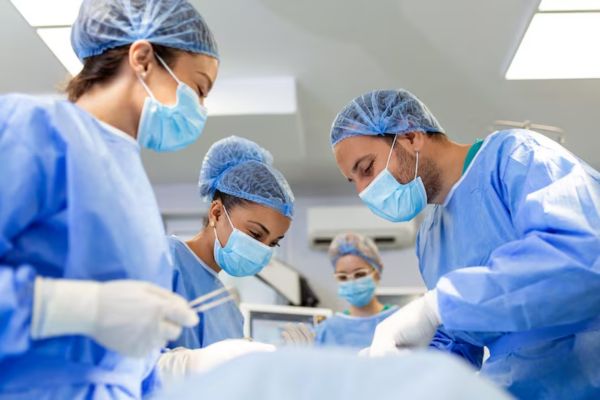 Intervento chirurgico per trattare l'invaginazione intestinale