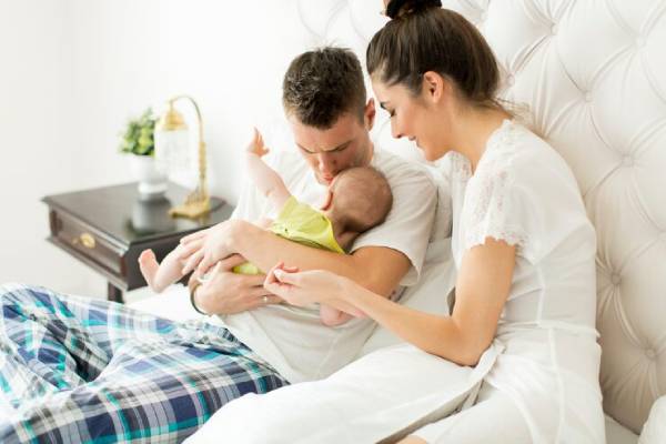 Cura amorevole di un neonato con questa condizione